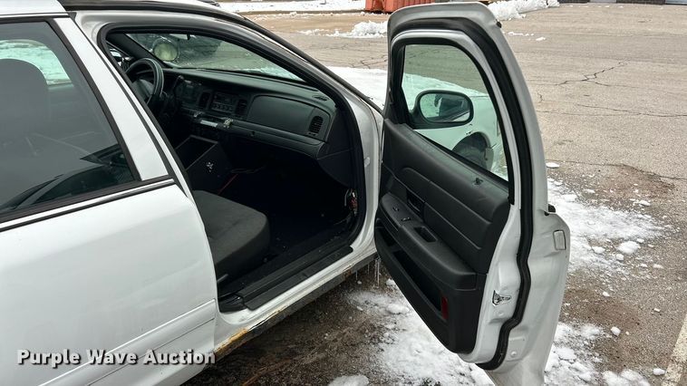 image for item ET6728 2008 Ford Crown Victoria Police Interceptor 