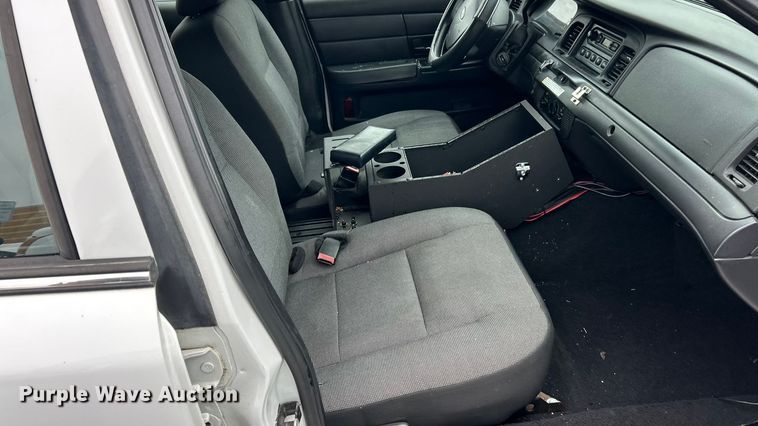 image for item ET6728 2008 Ford Crown Victoria Police Interceptor 