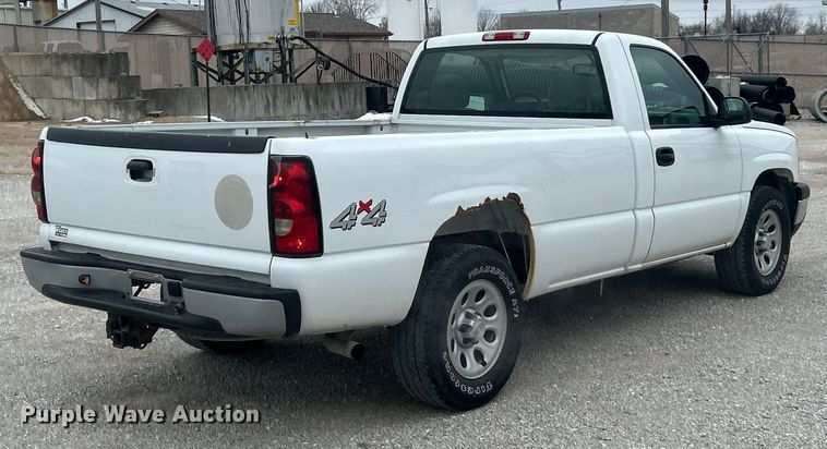 image for item ET6730 2006 Chevrolet Silverado 1500 pickup truck