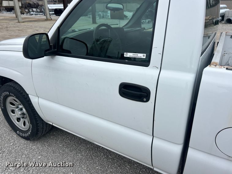 image for item ET6730 2006 Chevrolet Silverado 1500 pickup truck