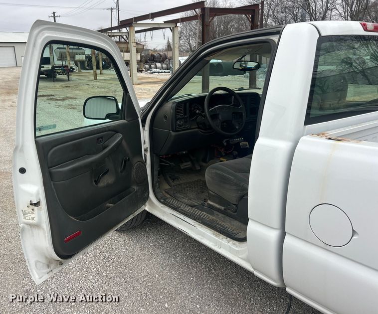 image for item ET6730 2006 Chevrolet Silverado 1500 pickup truck