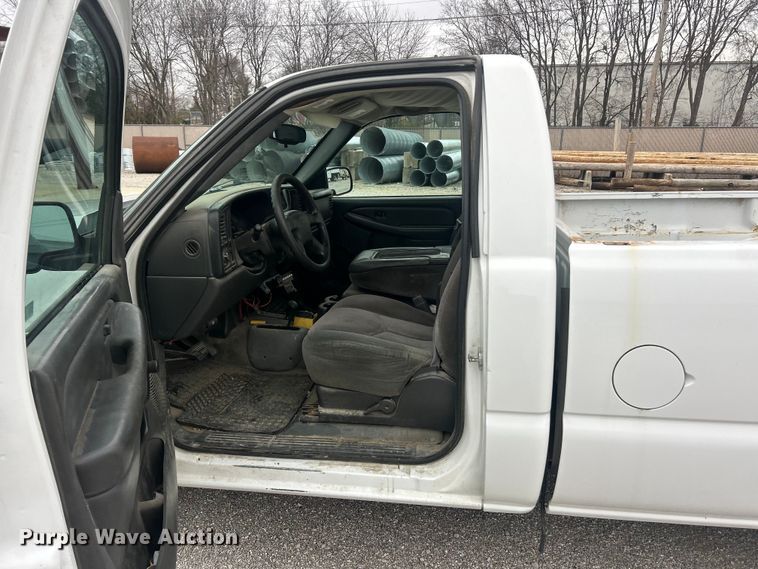 image for item ET6730 2006 Chevrolet Silverado 1500 pickup truck