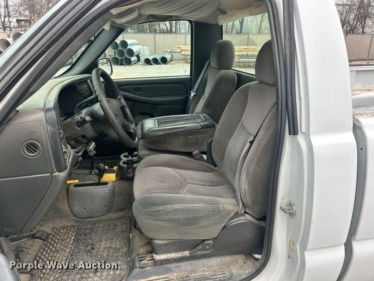 image for item ET6730 2006 Chevrolet Silverado 1500 pickup truck