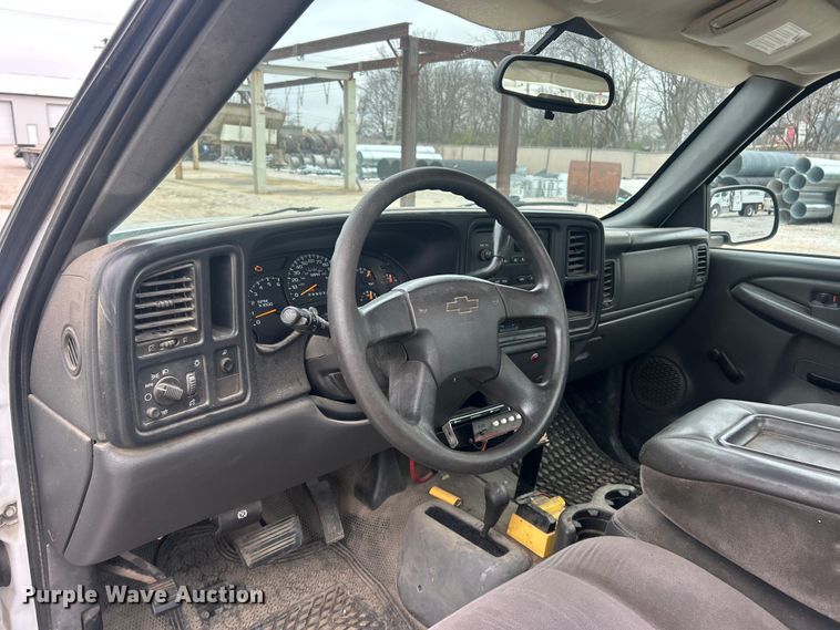 image for item ET6730 2006 Chevrolet Silverado 1500 pickup truck