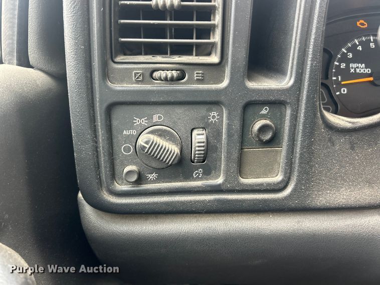 image for item ET6730 2006 Chevrolet Silverado 1500 pickup truck