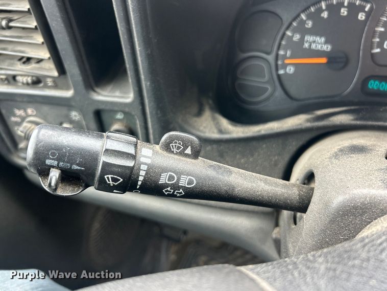 image for item ET6730 2006 Chevrolet Silverado 1500 pickup truck