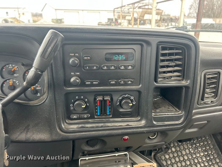 image for item ET6730 2006 Chevrolet Silverado 1500 pickup truck