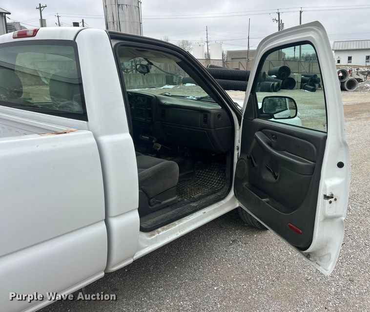 image for item ET6730 2006 Chevrolet Silverado 1500 pickup truck