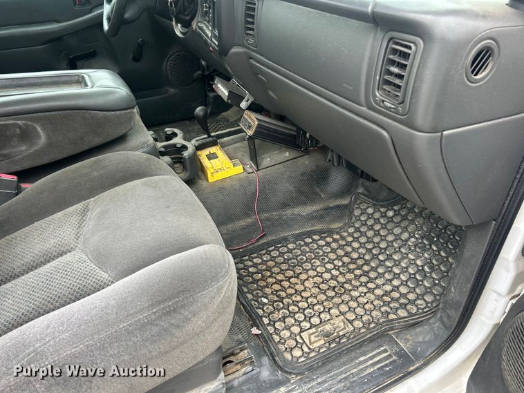 image for item ET6730 2006 Chevrolet Silverado 1500 pickup truck