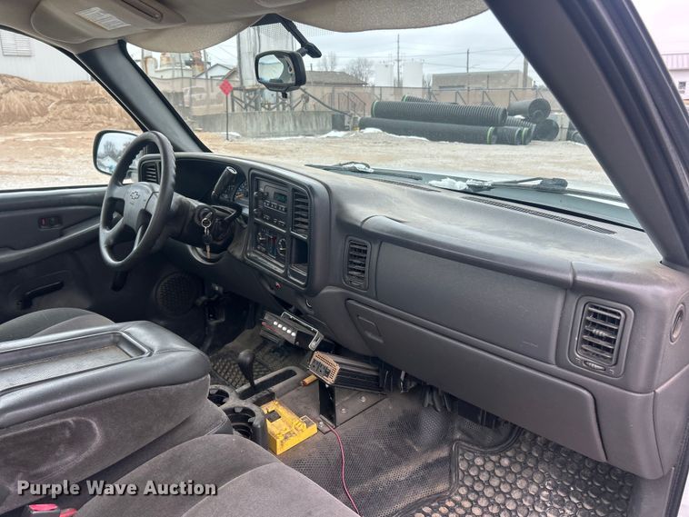 image for item ET6730 2006 Chevrolet Silverado 1500 pickup truck