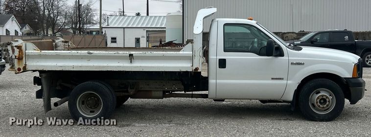 image for item ET6731 2007 Ford F350 XL Super Duty dump bed pickup truck