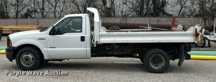 image for item ET6731 2007 Ford F350 XL Super Duty dump bed pickup truck