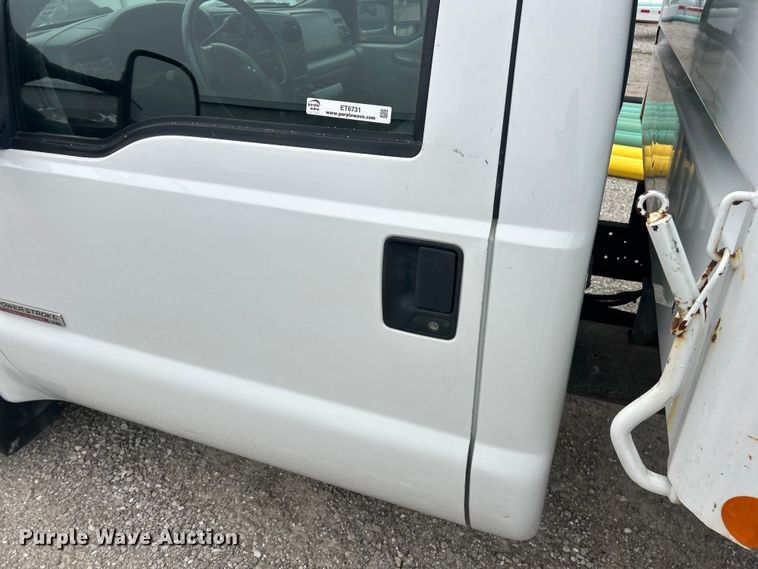 image for item ET6731 2007 Ford F350 XL Super Duty dump bed pickup truck