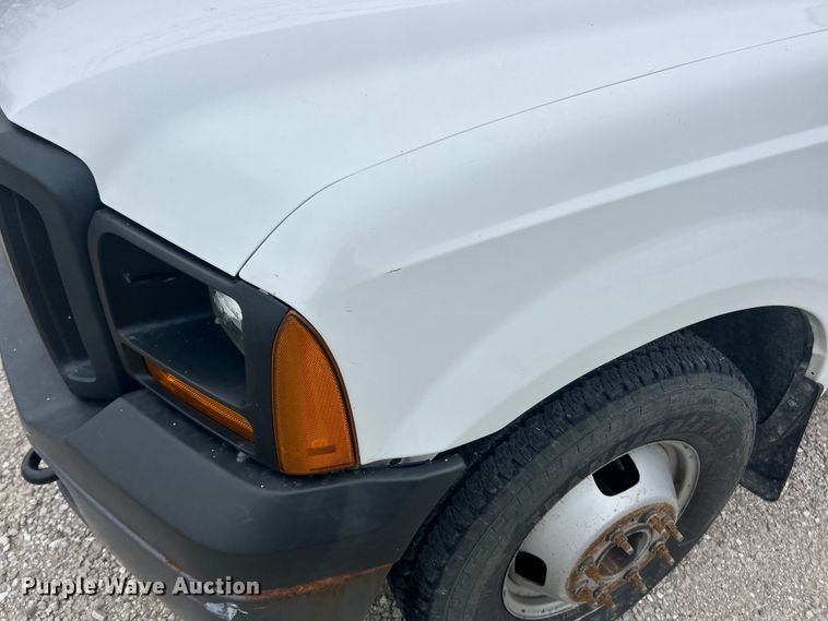 image for item ET6731 2007 Ford F350 XL Super Duty dump bed pickup truck