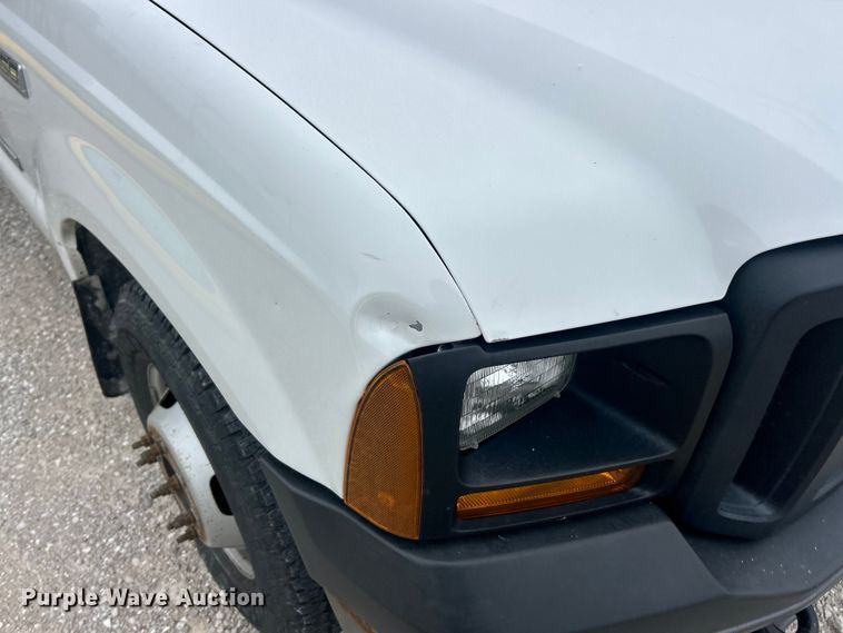 image for item ET6731 2007 Ford F350 XL Super Duty dump bed pickup truck