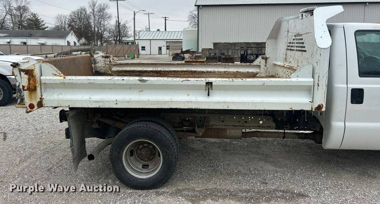image for item ET6731 2007 Ford F350 XL Super Duty dump bed pickup truck