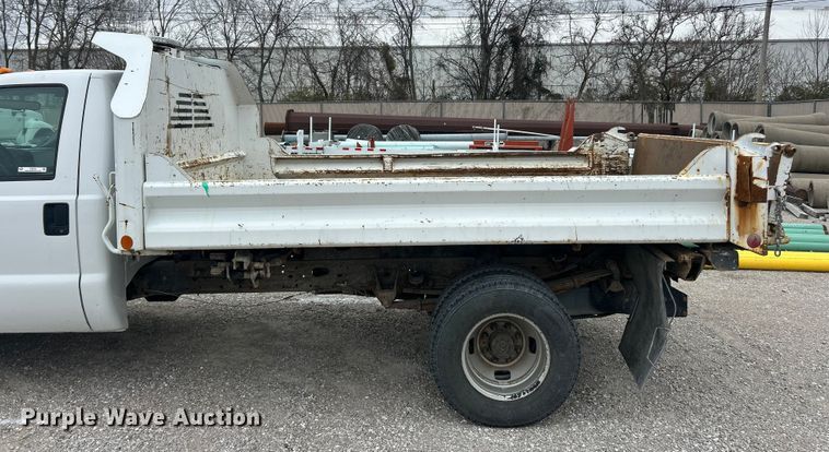 image for item ET6731 2007 Ford F350 XL Super Duty dump bed pickup truck