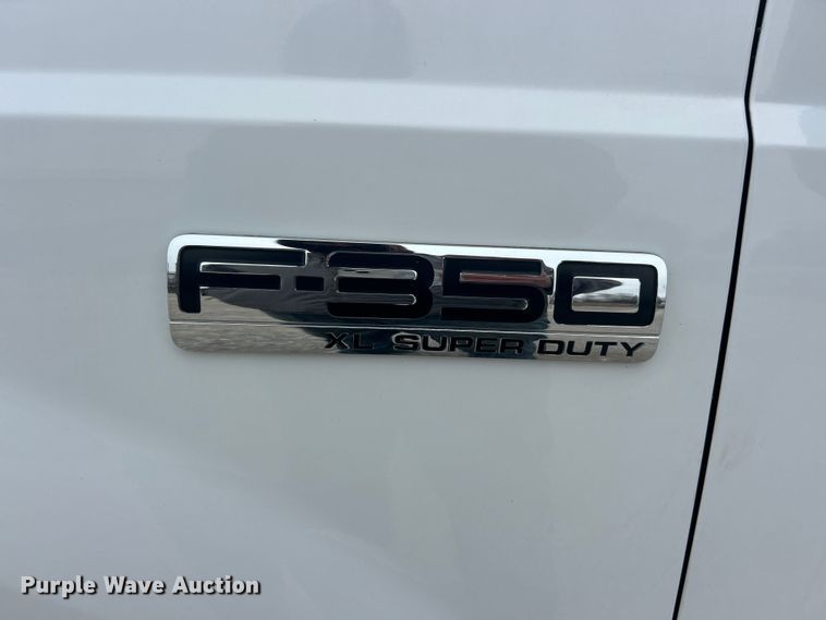 image for item ET6731 2007 Ford F350 XL Super Duty dump bed pickup truck