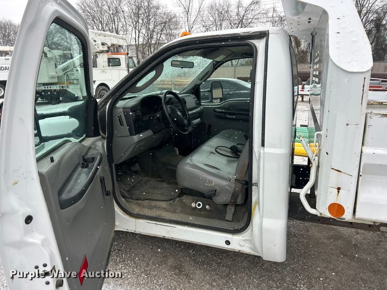 image for item ET6731 2007 Ford F350 XL Super Duty dump bed pickup truck