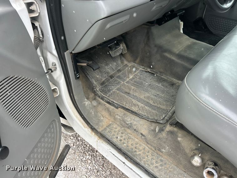 image for item ET6731 2007 Ford F350 XL Super Duty dump bed pickup truck