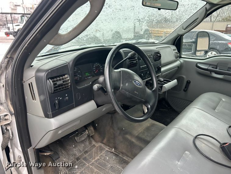 image for item ET6731 2007 Ford F350 XL Super Duty dump bed pickup truck