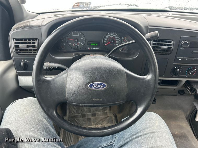 image for item ET6731 2007 Ford F350 XL Super Duty dump bed pickup truck