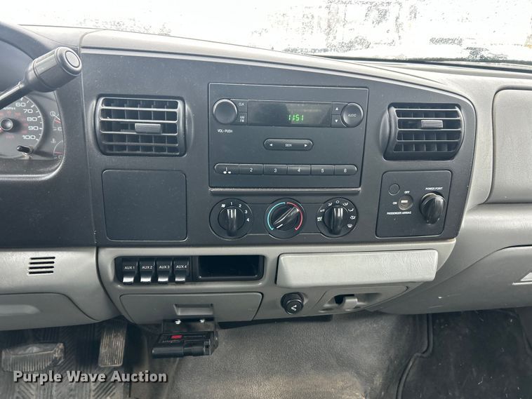 image for item ET6731 2007 Ford F350 XL Super Duty dump bed pickup truck