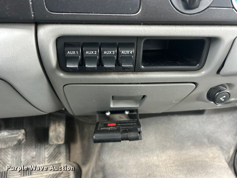 image for item ET6731 2007 Ford F350 XL Super Duty dump bed pickup truck