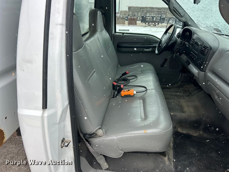 image for item ET6731 2007 Ford F350 XL Super Duty dump bed pickup truck