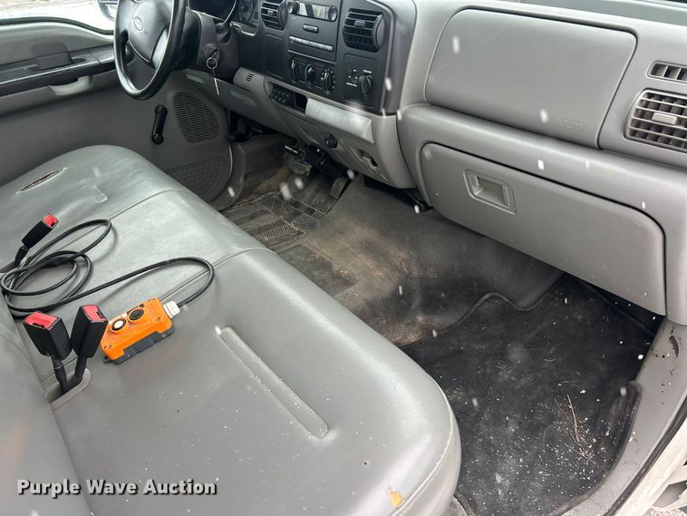 image for item ET6731 2007 Ford F350 XL Super Duty dump bed pickup truck