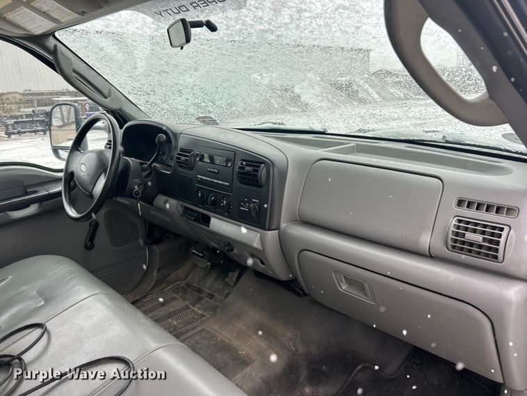 image for item ET6731 2007 Ford F350 XL Super Duty dump bed pickup truck