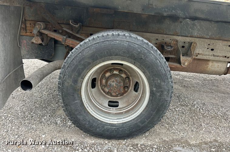 image for item ET6731 2007 Ford F350 XL Super Duty dump bed pickup truck