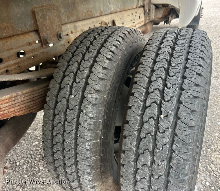 image for item ET6731 2007 Ford F350 XL Super Duty dump bed pickup truck