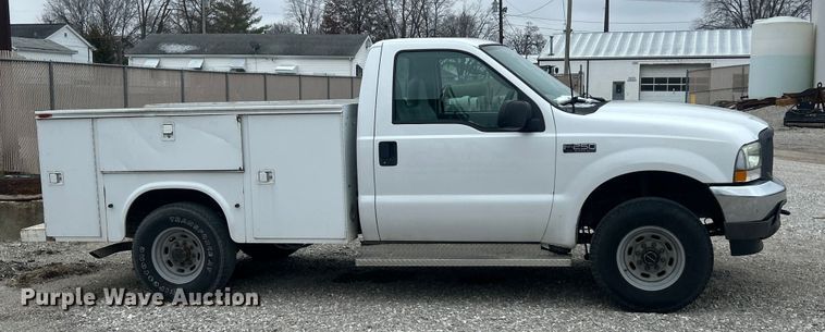 image for item ET6732 2003 Ford F250 XL Super Duty utility bed pickup truck