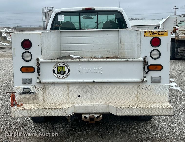 image for item ET6732 2003 Ford F250 XL Super Duty utility bed pickup truck