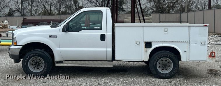 image for item ET6732 2003 Ford F250 XL Super Duty utility bed pickup truck