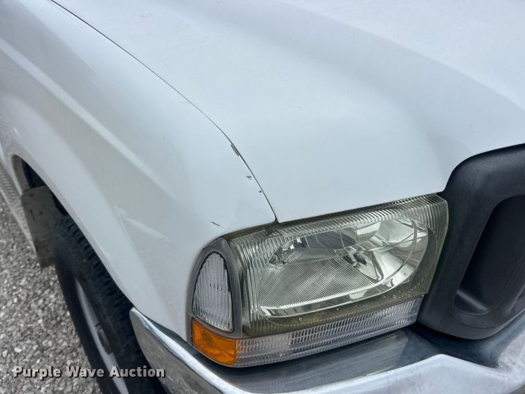 image for item ET6732 2003 Ford F250 XL Super Duty utility bed pickup truck