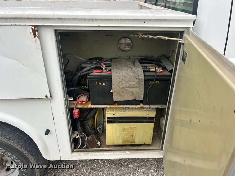 image for item ET6732 2003 Ford F250 XL Super Duty utility bed pickup truck