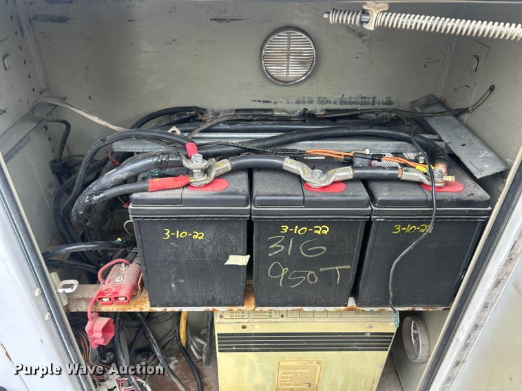 image for item ET6732 2003 Ford F250 XL Super Duty utility bed pickup truck