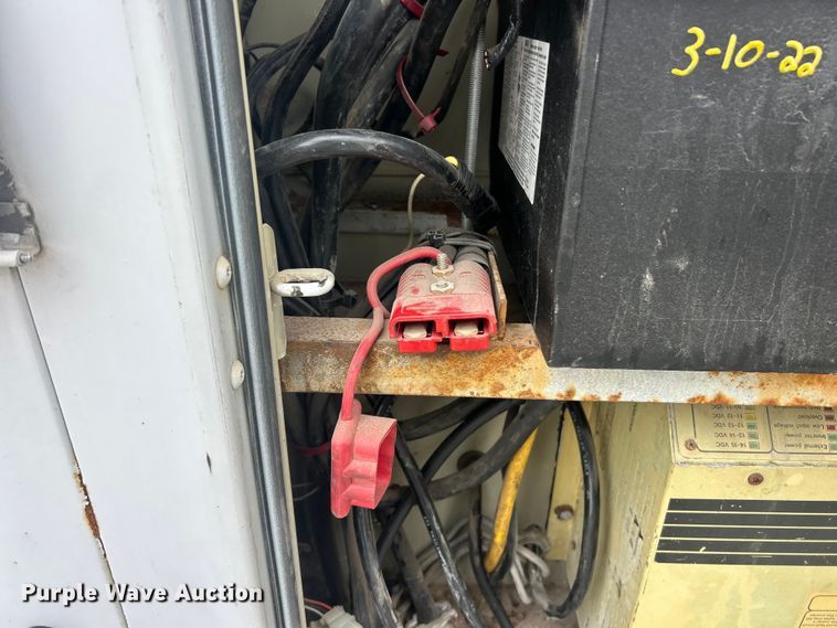 image for item ET6732 2003 Ford F250 XL Super Duty utility bed pickup truck