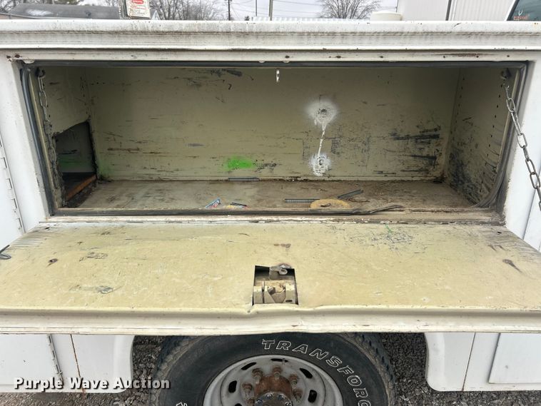 image for item ET6732 2003 Ford F250 XL Super Duty utility bed pickup truck