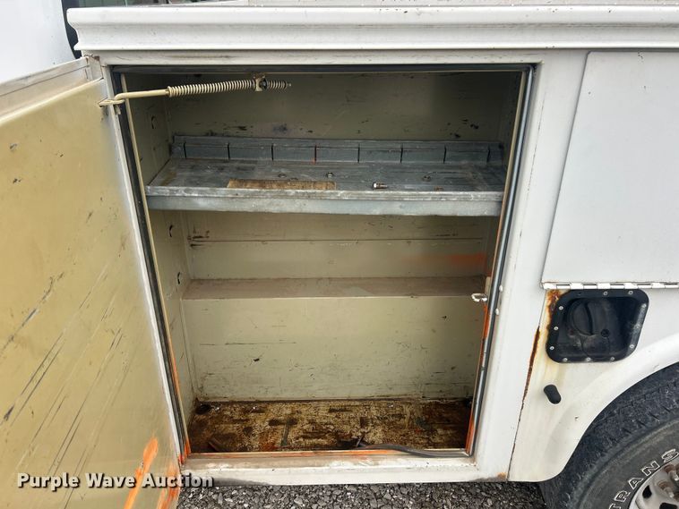 image for item ET6732 2003 Ford F250 XL Super Duty utility bed pickup truck