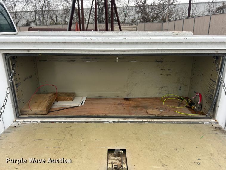 image for item ET6732 2003 Ford F250 XL Super Duty utility bed pickup truck