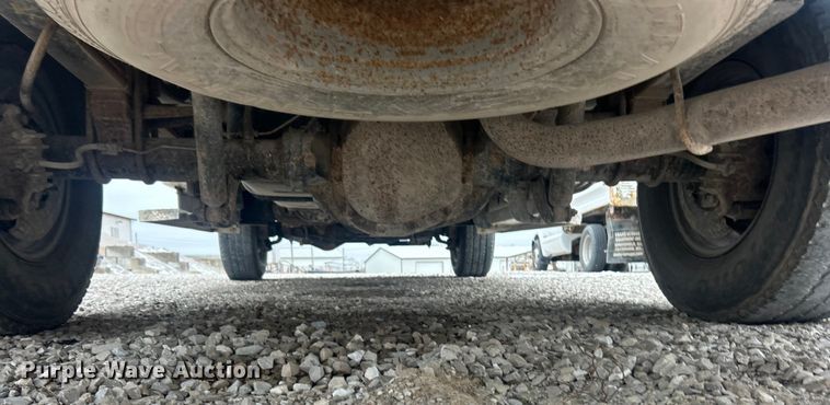 image for item ET6732 2003 Ford F250 XL Super Duty utility bed pickup truck