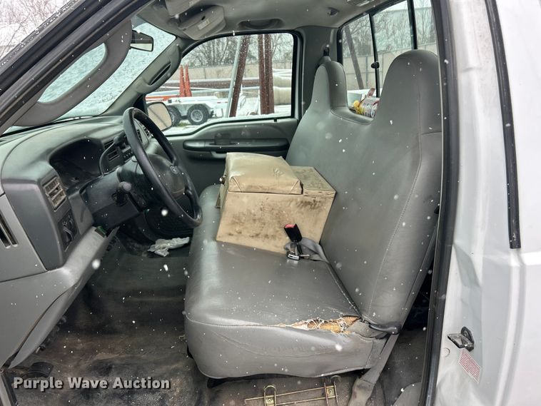 image for item ET6732 2003 Ford F250 XL Super Duty utility bed pickup truck