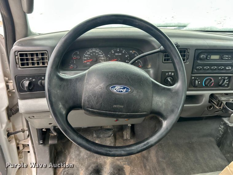 image for item ET6732 2003 Ford F250 XL Super Duty utility bed pickup truck