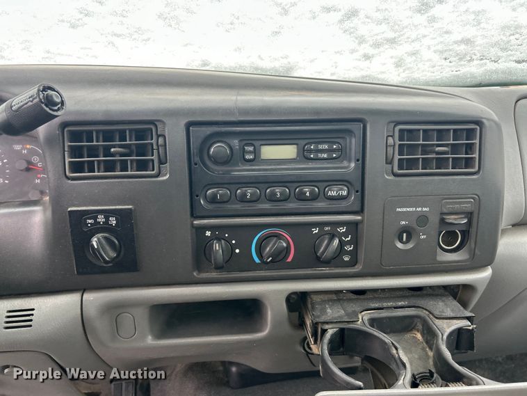 image for item ET6732 2003 Ford F250 XL Super Duty utility bed pickup truck