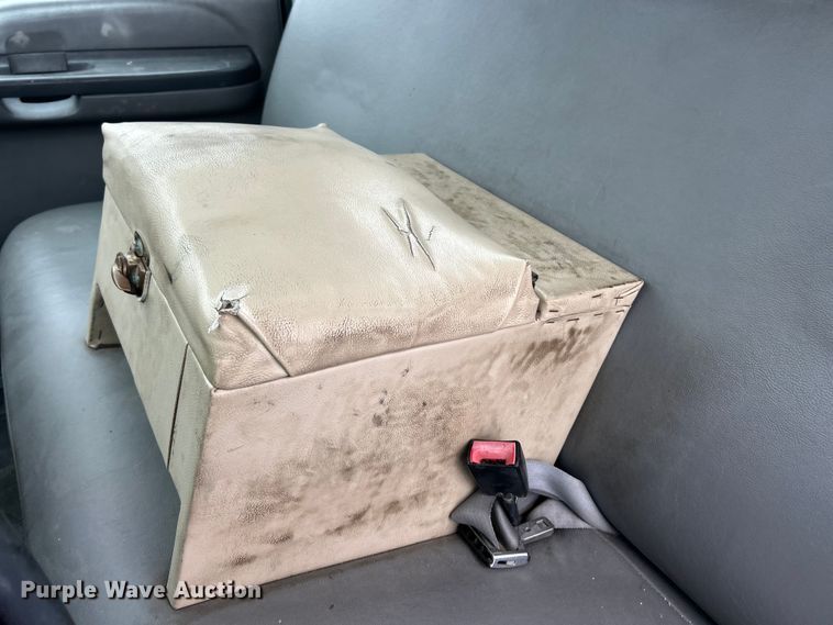 image for item ET6732 2003 Ford F250 XL Super Duty utility bed pickup truck