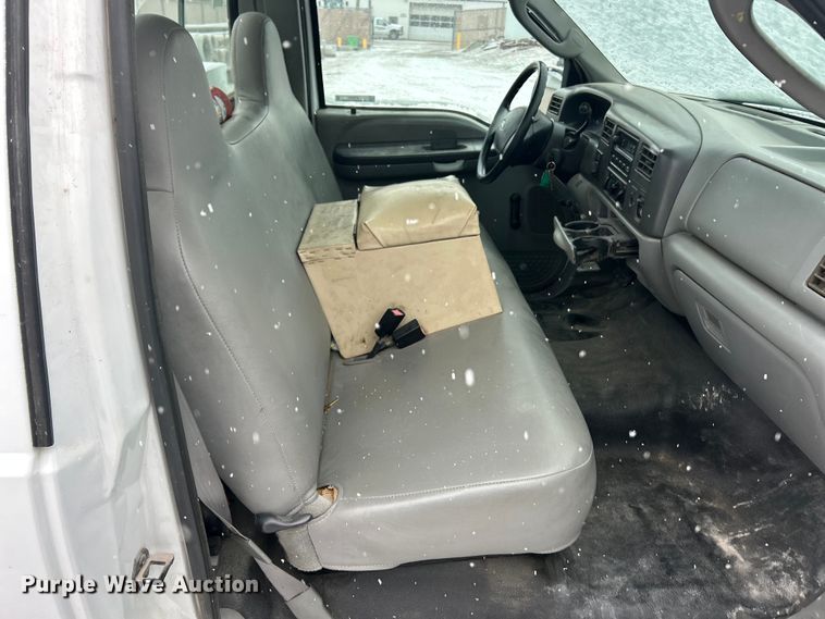 image for item ET6732 2003 Ford F250 XL Super Duty utility bed pickup truck