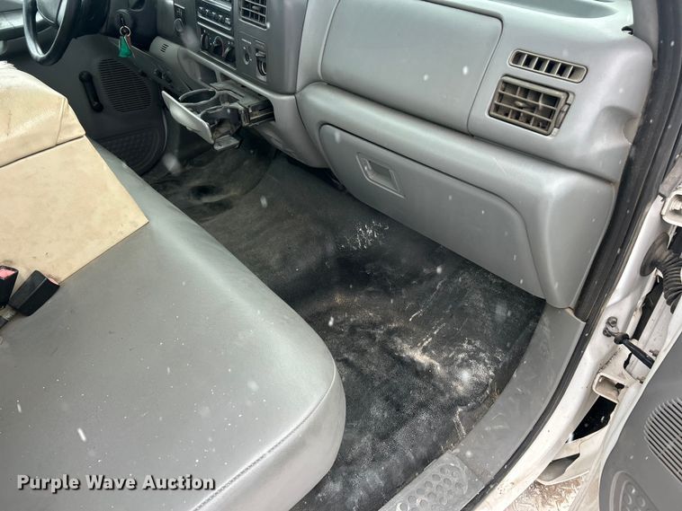 image for item ET6732 2003 Ford F250 XL Super Duty utility bed pickup truck